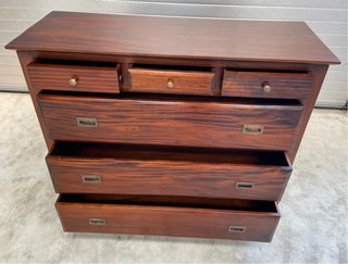 Cómoda Madera Tropical Estilo Marinero