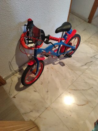 Bicicleta Spiderman casi nueva
