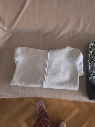 Lote 2 minifaldas y sudadera