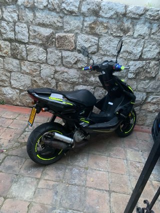 Yamaha Aerox Negra