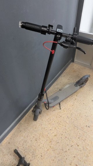 Patinete Xiaomi con cargador