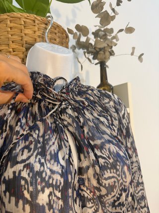 Preciosa blusa semitransparente estilo romántico M