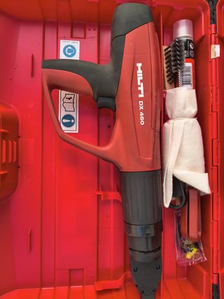 Clavadora Hilti DX 460