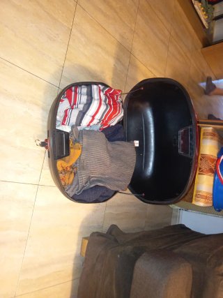 Cofre universal 42L negro y rojo