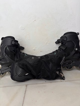 Patines en línea negros
