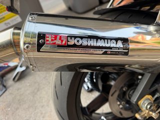 Sistema de escape de moto yoshimura .