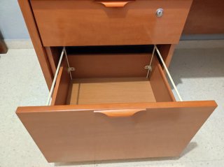 Escritorio de oficina de madera