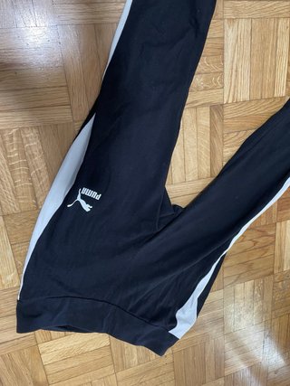 Pantalones Puma negros con banda lateral blanca