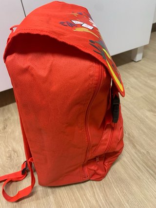 Mochila escolar roja con dibujos a estrenar
