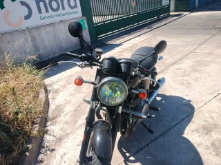 Triumph Bonneville SE Negra