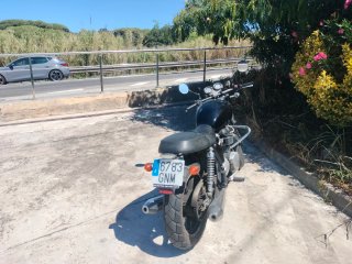 Triumph Bonneville SE Negra