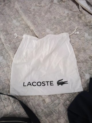Bolsa transversal Lacoste preta