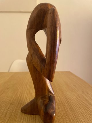 Figura Decorativa Madera Hombre Pensando