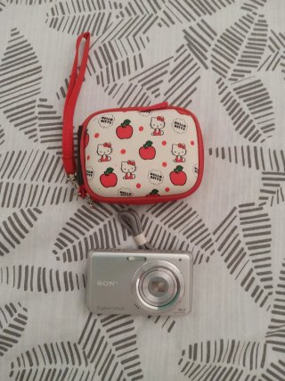 Sony Cyber-shot DSC-W180 + funda Hello Kitty