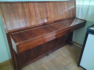 Piano de pared Dollfer