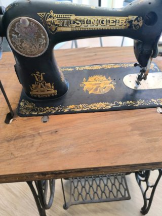 Máquina de coser Singer antigua