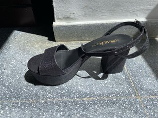 Tacones negros brillo