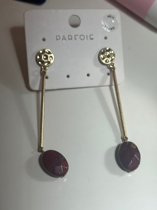 Pendientes Parfois dorados con piedra roja