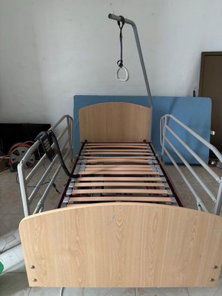 Cama articulada hospitalaria