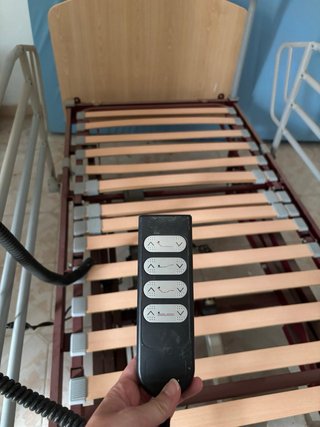 Cama articulada hospitalaria