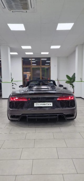 Audi R8 V10 Spyder AUDI EXCLUSIVE