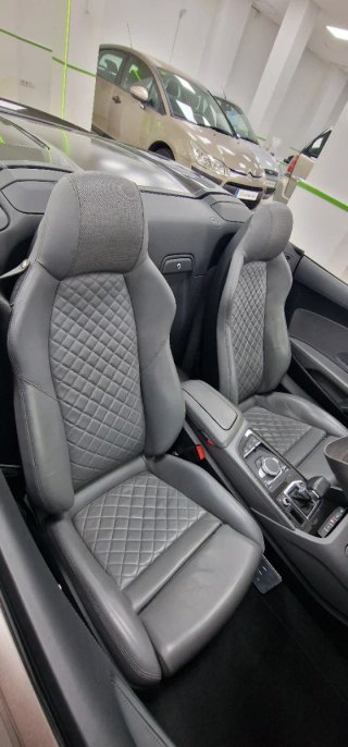 Audi R8 V10 Spyder AUDI EXCLUSIVE