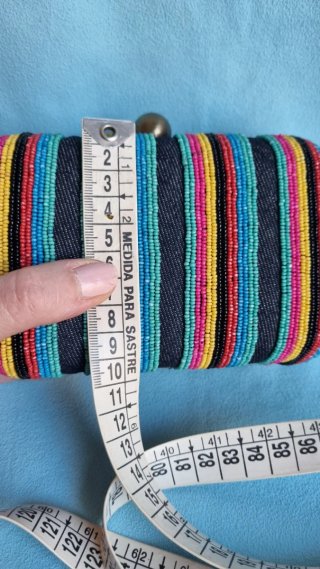 Bolso de mano Zara con abalorios