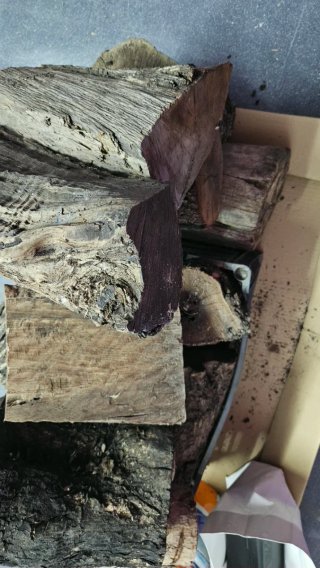 Leña de encina (20kg) + 3 utensilios chimenea