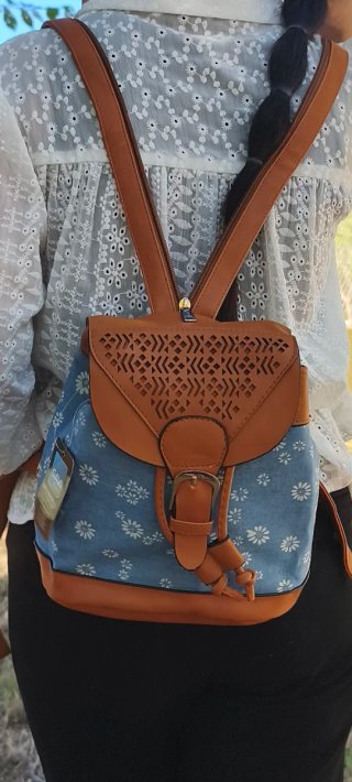 Mochila GAVI azul y marrón con flores