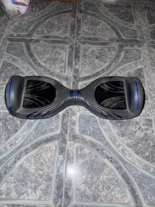 Patin electrico gris con luces azules