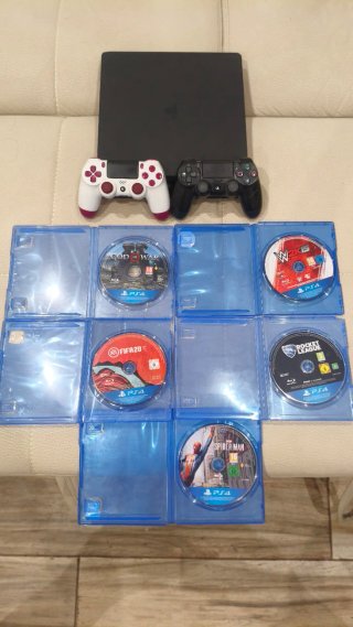 Consola PS4 Slim 1TB + 2 mandos y 5 Juegos