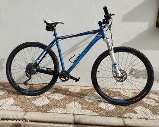 Bicicleta de Montaña Cube Azul