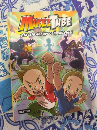 Mikeltube y la isla del apocalipsis final