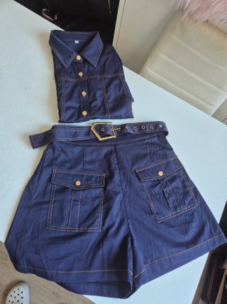 Conjunto denim azul con cinturón