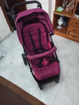 Carrito de bebé morado
