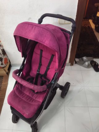 Carrito de bebé morado