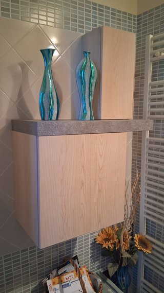 Mobile bagno con lavandino e specchio