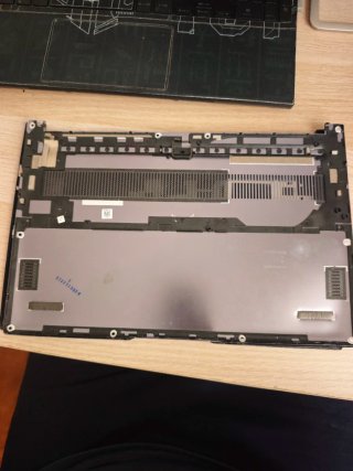 Huawei D14 per parti: tastiera, touchpad, altoparlante