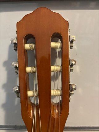 OFERTA Guitarra pequeña beige marca Rocío NUEVA