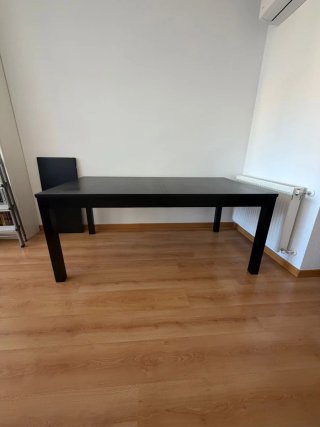Mesa de comedor IKEA negra