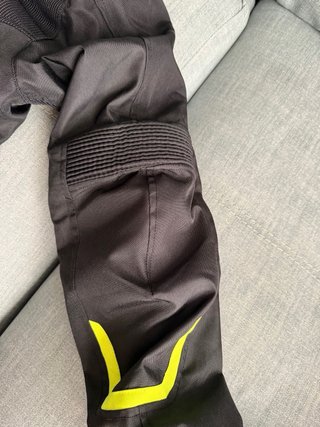 Chaqueta Moto Negra con Detalles Flúor