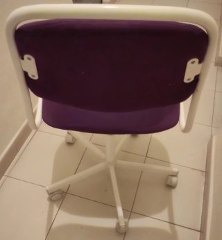 Silla juvenil morada y blanca