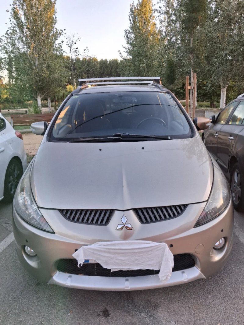 Mitsubishi Grandis 2006 - foto 1