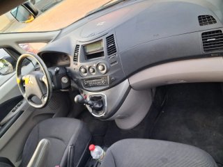 Mitsubishi Grandis 2006