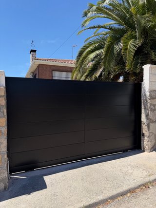 Puerta de garaje motorizada