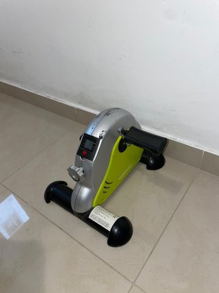 Pedaleador estático Boomerang con pantalla