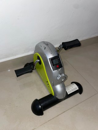 Pedaleador estático Boomerang con pantalla