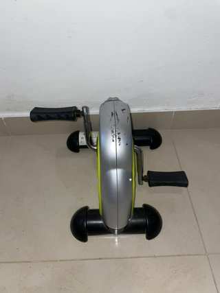 Pedaleador estático Boomerang con pantalla