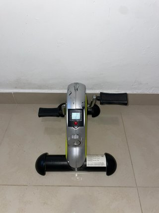 Pedaleador estático Boomerang con pantalla
