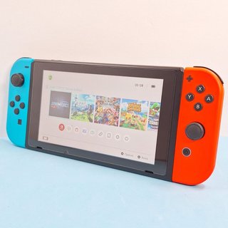 Nintendo Switch con scatola e custodia